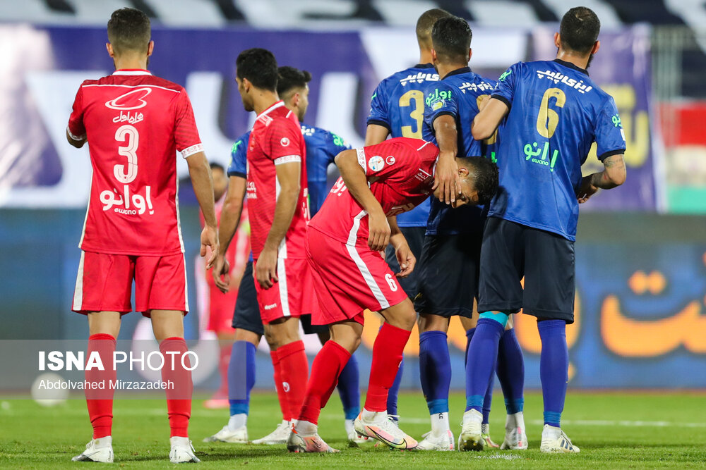 پرسپولیس باخت، استقلال برد/ قاسمپور و تیلور به هم رسیدند!